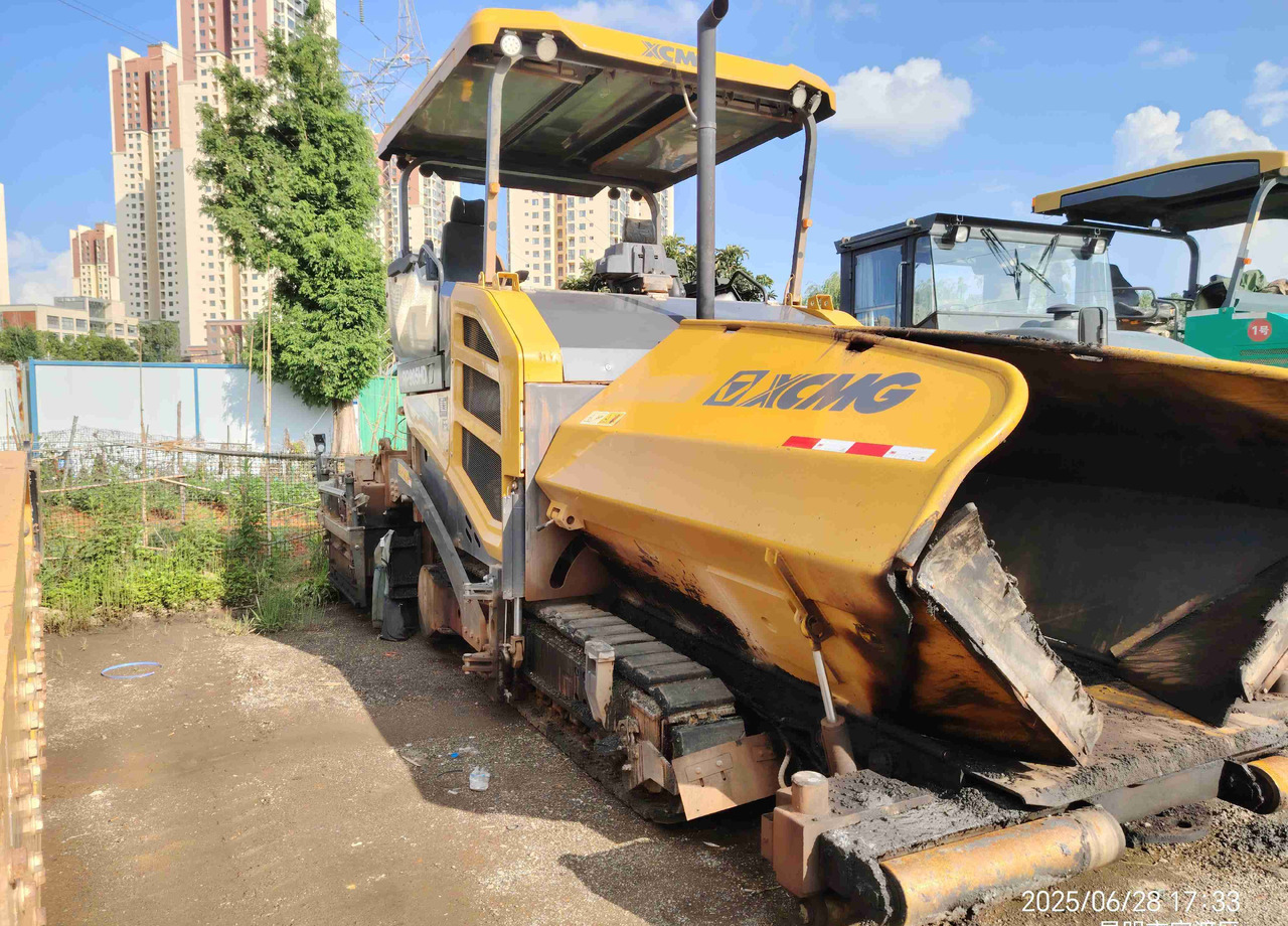 XCMG RP905HDIV used hydraulic mobile asphalt paver - Asfaltudlægger: billede 2 XCMG RP905HDIV used hydraulic mobile asphalt paver - Asfaltudlægger: billede 2