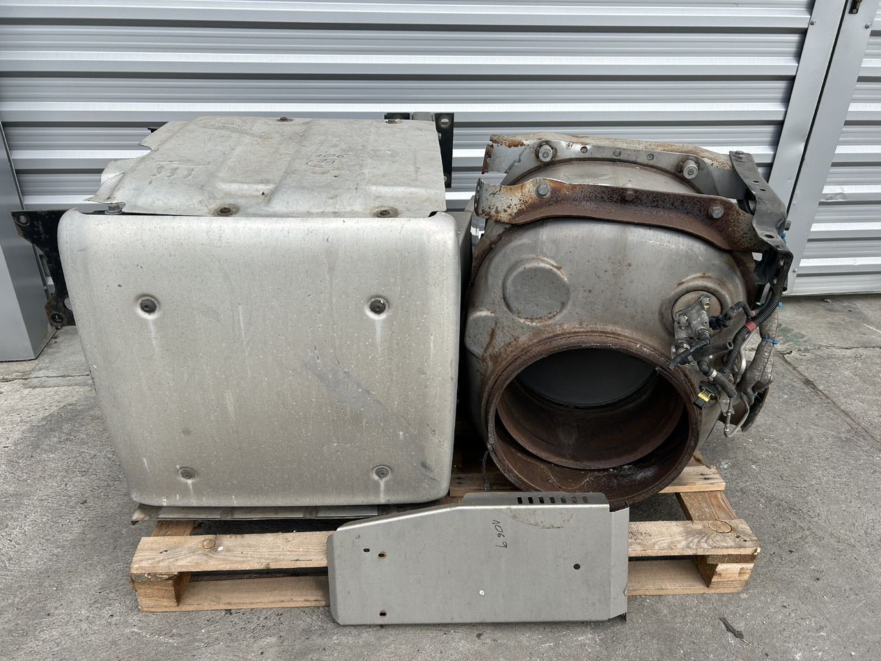 DAF CATALYTIC CONVERTER FOR DAF XF 106 BDF - Katalysator: billede 1 DAF CATALYTIC CONVERTER FOR DAF XF 106 BDF - Katalysator: billede 1