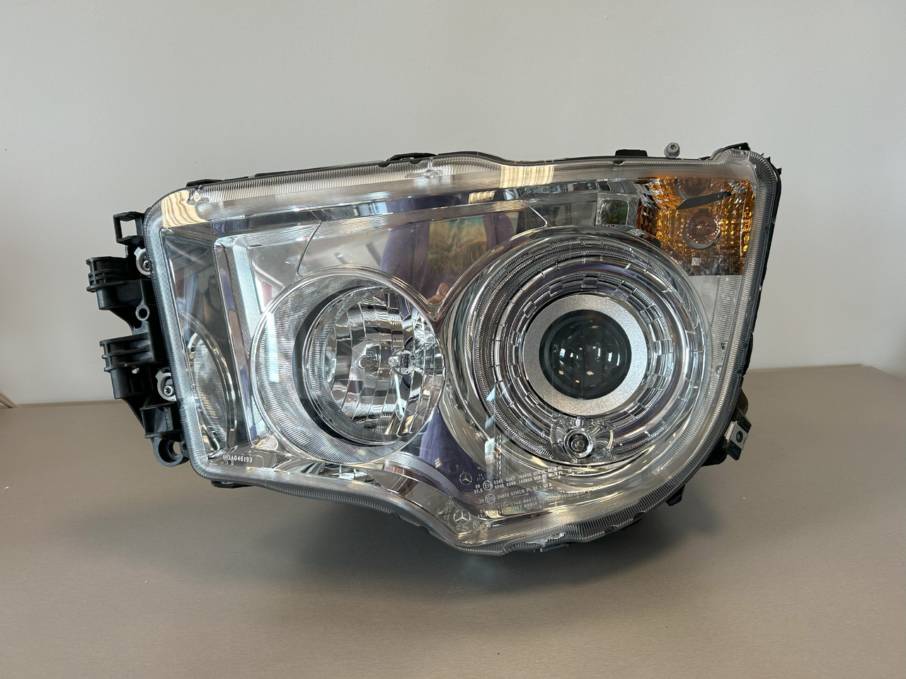 MERCEDES-BENZ brand new original OEM Mercedes-Benz headlight LEFT BI-XENON MP4, MP5 - Forlygte: billede 1 MERCEDES-BENZ brand new original OEM Mercedes-Benz headlight LEFT BI-XENON MP4, MP5 - Forlygte: billede 1