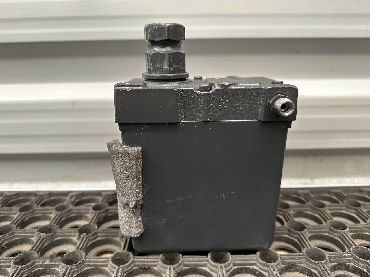 POMPKA PODNOSZENIA KABINY A9605530001 ACTROS MP4 Mercedes-Benz ACTROS MP4 A9605530001 truck - Hydraulikpumpe for Lastbil: billede 1 POMPKA PODNOSZENIA KABINY A9605530001 ACTROS MP4 Mercedes-Benz ACTROS MP4 A9605530001 truck - Hydraulikpumpe for Lastbil: billede 1