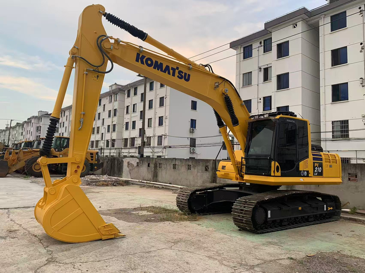 Komatsu Crawler Excavator PC210, PC200 Good Price Japan Excavator - Bæltegravemaskine: billede 1 Komatsu Crawler Excavator PC210, PC200 Good Price Japan Excavator - Bæltegravemaskine: billede 1