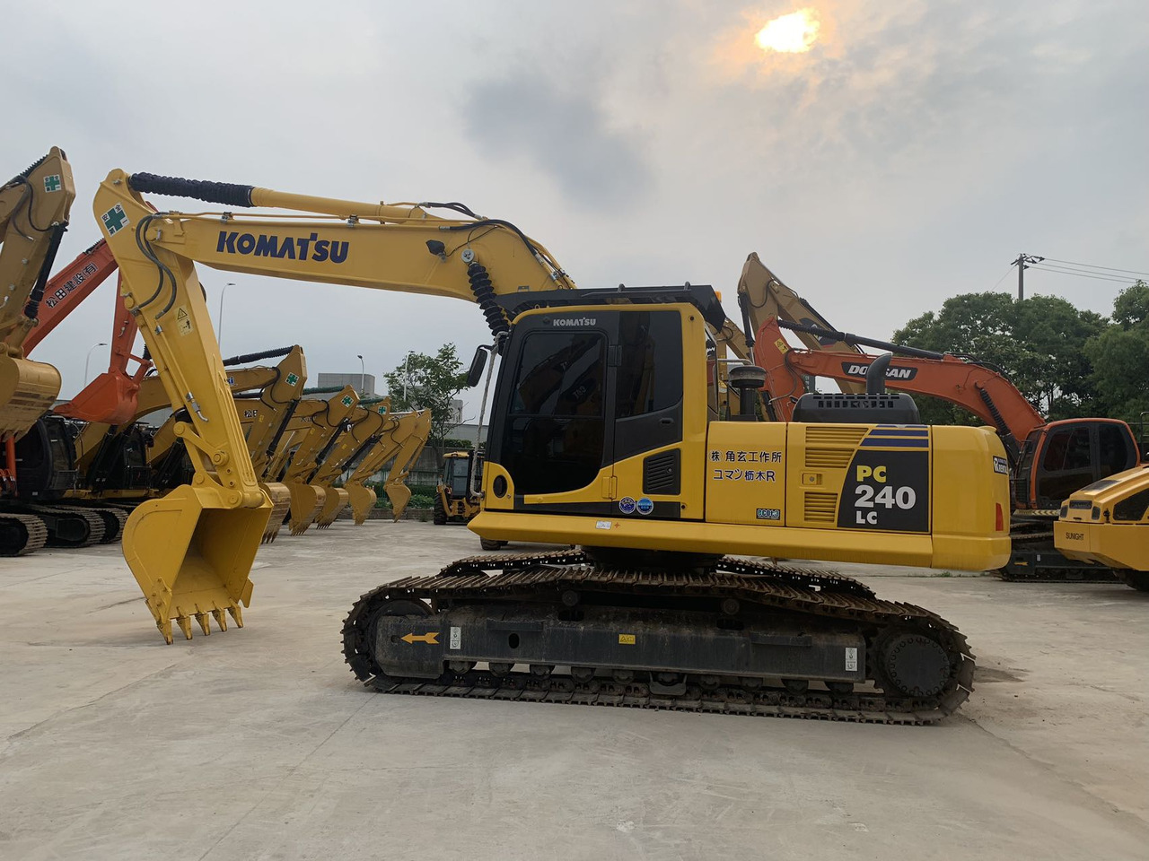 Komatsu PC240, PC220 Secondhand Excavator Good Price - Bæltegravemaskine: billede 4 Komatsu PC240, PC220 Secondhand Excavator Good Price - Bæltegravemaskine: billede 4