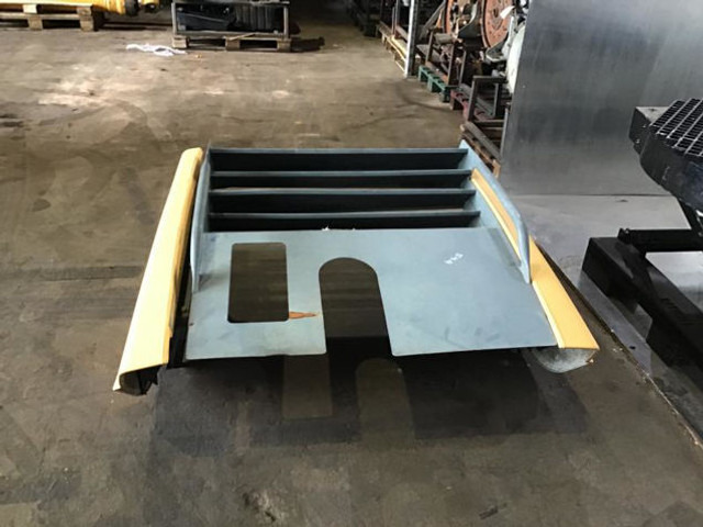 Liebherr Engine Hood - Motor og reservedele: billede 2 Liebherr Engine Hood - Motor og reservedele: billede 2