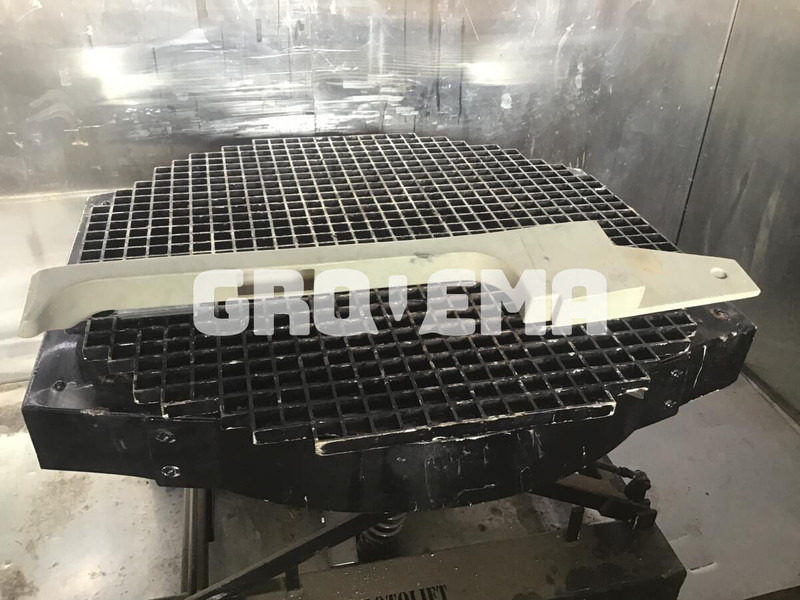 Liebherr R914STD / R914HDSL / R914B / R914 EW / R904 / R924 B / R934 / R934B / R954B / R964B / R974B / R974 - Indsugningsrør: billede 3 Liebherr R914STD / R914HDSL / R914B / R914 EW / R904 / R924 B / R934 / R934B / R954B / R964B / R974B / R974 - Indsugningsrør: billede 3