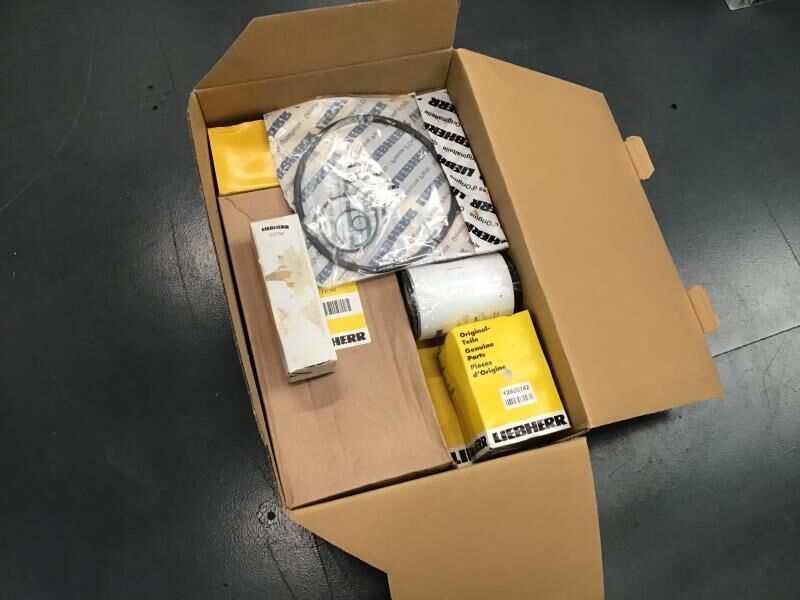 Liebherr Service Kit 500 hours R906/R916/R926 - Reservedel: billede 2 Liebherr Service Kit 500 hours R906/R916/R926 - Reservedel: billede 2