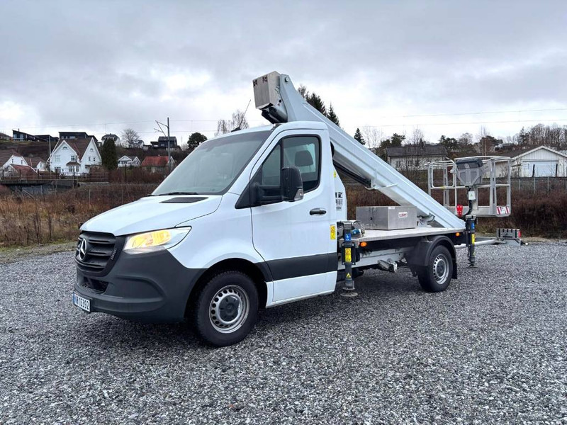 Mercedes-Benz Dino 230VTH - Lastbil med mandskabslift: billede 1 Mercedes-Benz Dino 230VTH - Lastbil med mandskabslift: billede 1