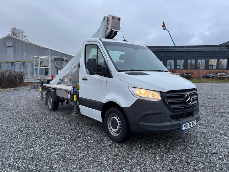 Mercedes-Benz Dino 230VTH - Lastbil med mandskabslift: billede 2 Mercedes-Benz Dino 230VTH - Lastbil med mandskabslift: billede 2