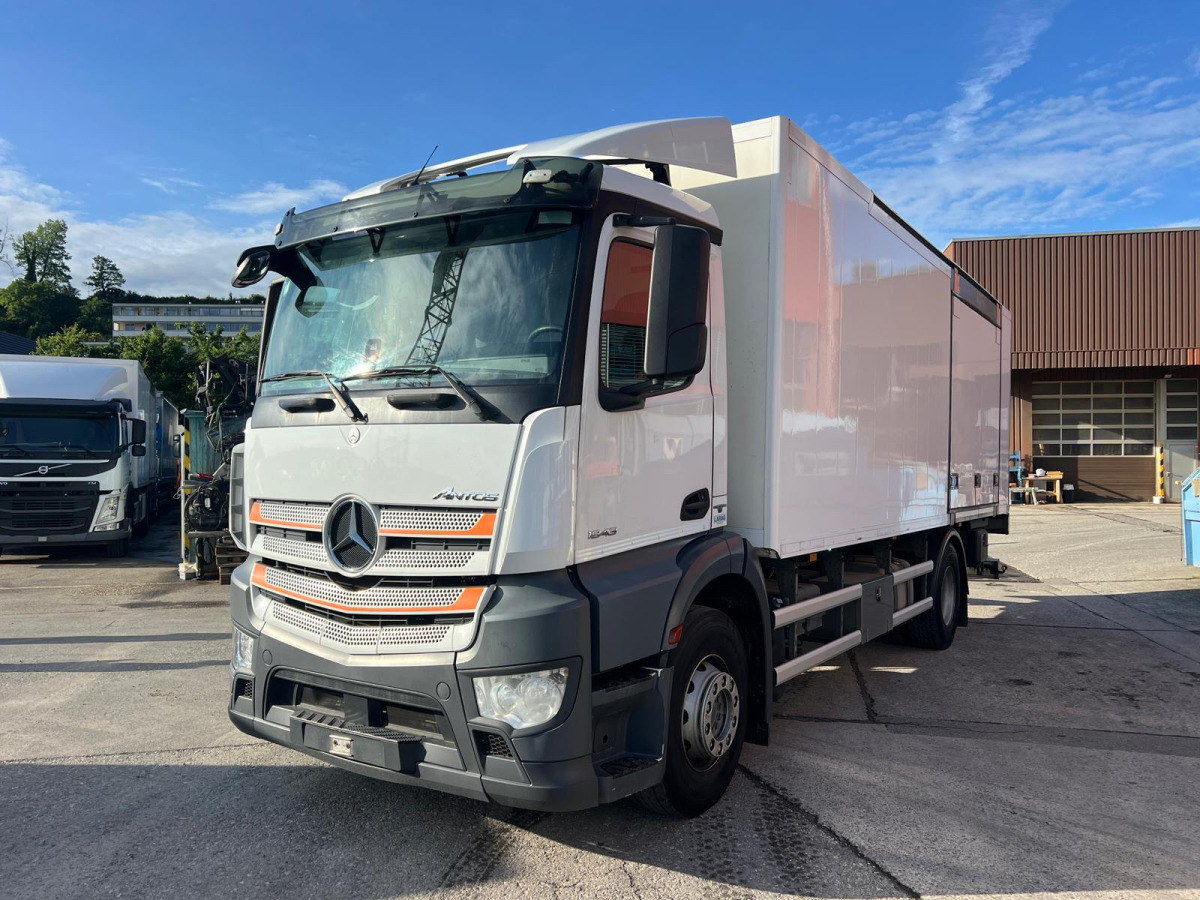 MERCEDES 4x Antos 1843 4x2 Kühler - Kølevogn lastbil: billede 1 MERCEDES 4x Antos 1843 4x2 Kühler - Kølevogn lastbil: billede 1