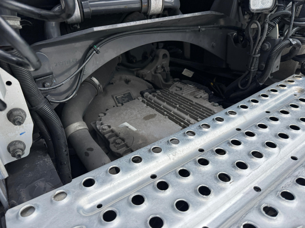 Leje en RENAULT T520 6x2 70.000KG RENAULT T520 6x2 70.000KG: billede 9