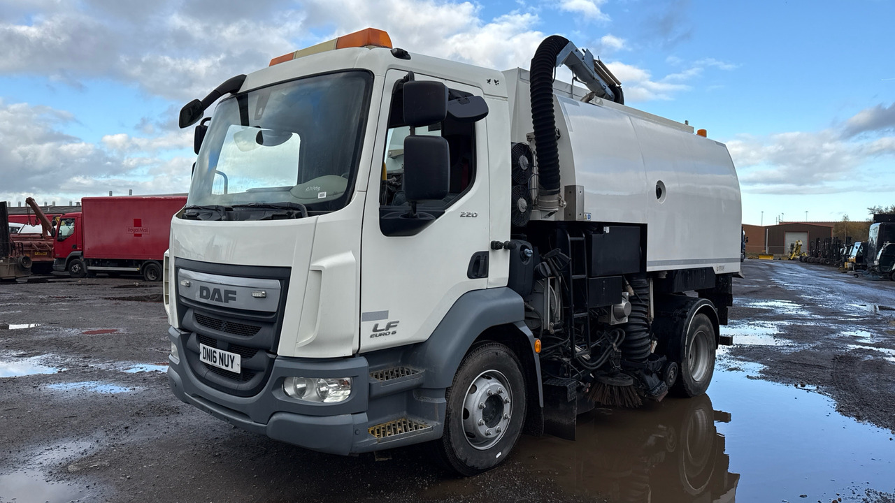 DAF LF 220 - Fejebil: billede 2 DAF LF 220 - Fejebil: billede 2