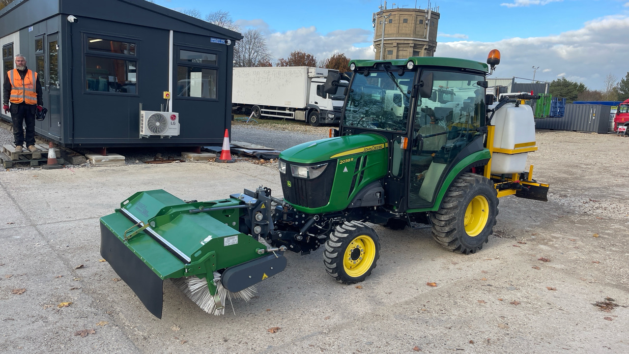 JOHN DEERE 2038R - Traktor: billede 2 JOHN DEERE 2038R - Traktor: billede 2