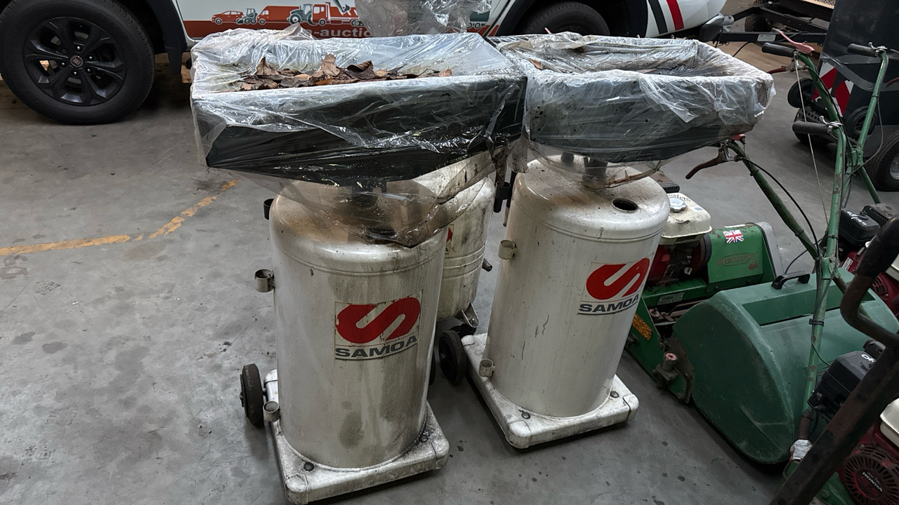 LARGE OIL DRAINAGE DRUMS (2 OF) SMALL OIL DRAINAGE DRUM (1 OF) - Bygningsudstyr: billede 1 LARGE OIL DRAINAGE DRUMS (2 OF) SMALL OIL DRAINAGE DRUM (1 OF) - Bygningsudstyr: billede 1