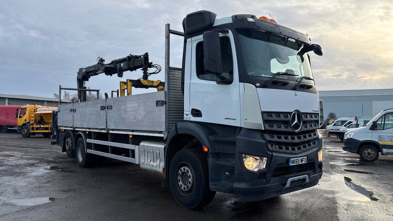 MERCEDES-BENZ AROCS 2532 - Lastbil med lad, Lastbil med kran: billede 1 MERCEDES-BENZ AROCS 2532 - Lastbil med lad, Lastbil med kran: billede 1