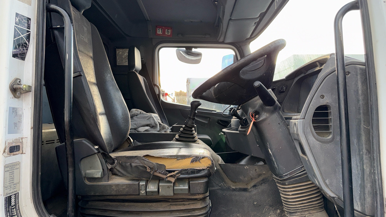 MERCEDES-BENZ AXOR 1824 - Asfaltudlægningmaskine: billede 5 MERCEDES-BENZ AXOR 1824 - Asfaltudlægningmaskine: billede 5