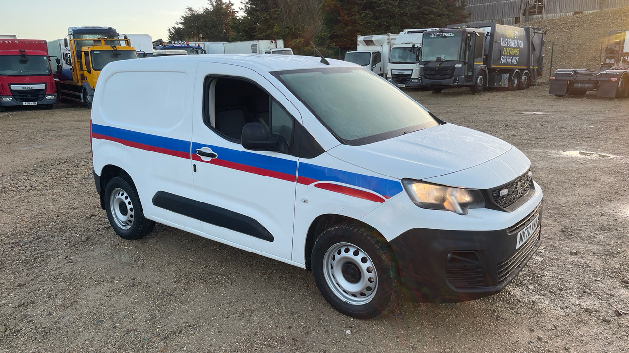 PEUGEOT PARTNER 1000 1.5 BlueHDi 100PS - Små varebil: billede 1 PEUGEOT PARTNER 1000 1.5 BlueHDi 100PS - Små varebil: billede 1