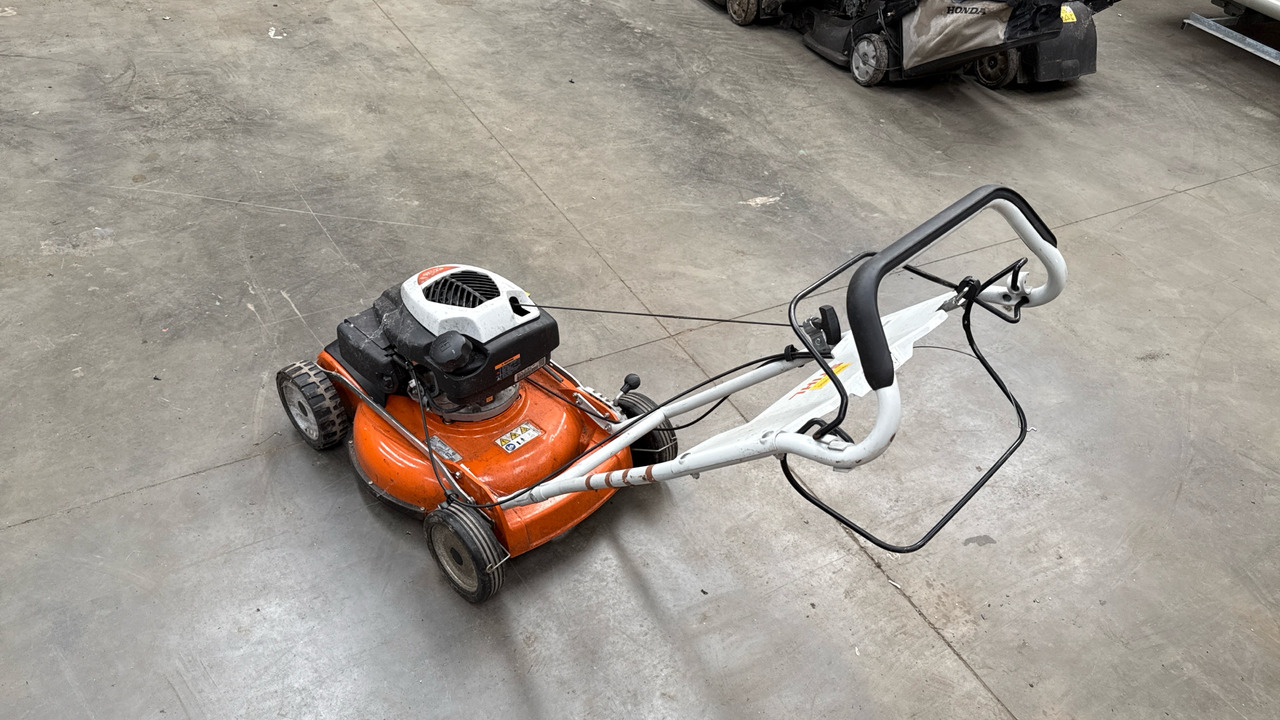 STIHL RM4 RTP - Plæneklipper: billede 3 STIHL RM4 RTP - Plæneklipper: billede 3