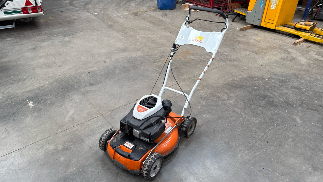 STIHL RM4 RTP - Plæneklipper: billede 4 STIHL RM4 RTP - Plæneklipper: billede 4