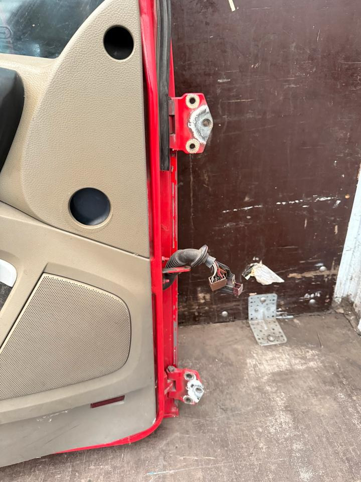 DAF XF 105,460 Fahrertür Rot Spiegel Innenverkleidung LN 47 - Dør og reservedele for Lastbil: billede 3 DAF XF 105,460 Fahrertür Rot Spiegel Innenverkleidung LN 47 - Dør og reservedele for Lastbil: billede 3