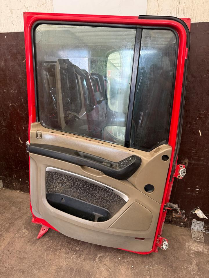 DAF XF 105,460 Fahrertür Rot Spiegel Innenverkleidung LN 47 - Dør og reservedele for Lastbil: billede 2 DAF XF 105,460 Fahrertür Rot Spiegel Innenverkleidung LN 47 - Dør og reservedele for Lastbil: billede 2