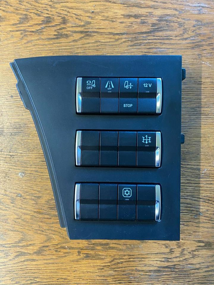 Mercedes Actros MP4 Bedienungspanel A 960 540 02 46 - Førerhus og interiør for Lastbil: billede 1 Mercedes Actros MP4 Bedienungspanel A 960 540 02 46 - Førerhus og interiør for Lastbil: billede 1