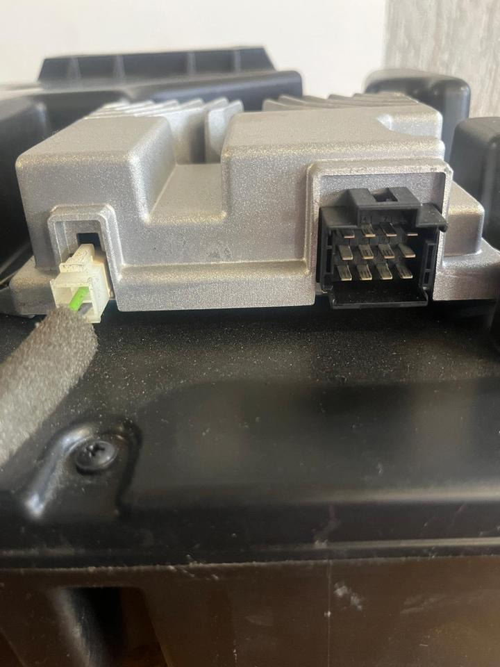 Mercedes Actros MP4 Subwoofer Soundsystem Bass A0018206202 - Instrumentbræt for Lastbil: billede 4 Mercedes Actros MP4 Subwoofer Soundsystem Bass A0018206202 - Instrumentbræt for Lastbil: billede 4