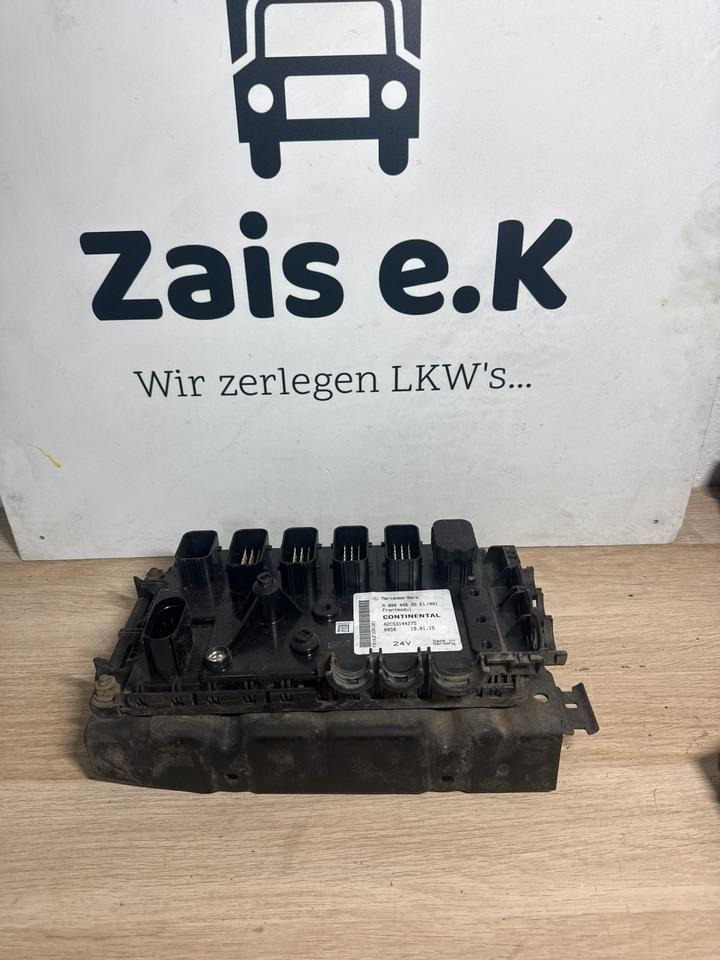 Mercedes Frontmodul CONTINENTAL A0004462661 - Kontrol blok for Lastbil: billede 1 Mercedes Frontmodul CONTINENTAL A0004462661 - Kontrol blok for Lastbil: billede 1