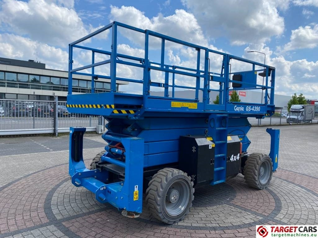 Genie GS-4390 RT LPG 4x4 Scissor Work Lift 1511cm - Sakselift: billede 3 Genie GS-4390 RT LPG 4x4 Scissor Work Lift 1511cm - Sakselift: billede 3