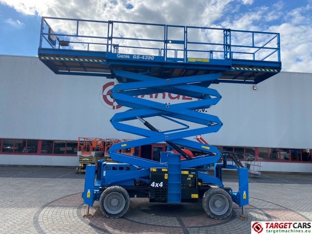 Genie GS-4390 RT LPG 4x4 Scissor Work Lift 1511cm - Sakselift: billede 5 Genie GS-4390 RT LPG 4x4 Scissor Work Lift 1511cm - Sakselift: billede 5