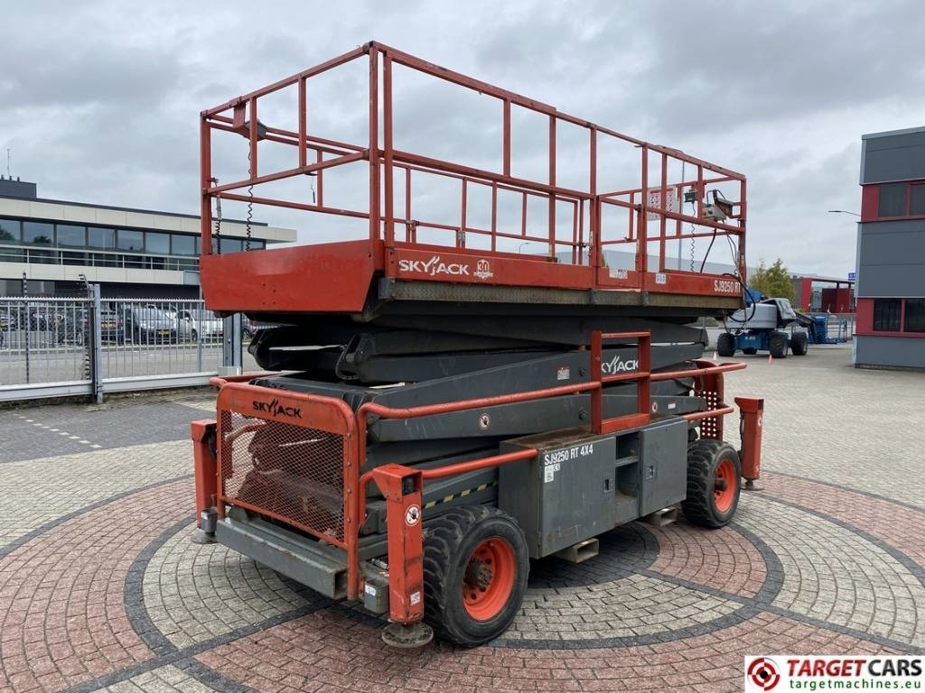 SkyJack SJ9250RT Diesel 4x4 Scissor Work Lift 1720cm  - Sakselift: billede 3 SkyJack SJ9250RT Diesel 4x4 Scissor Work Lift 1720cm  - Sakselift: billede 3