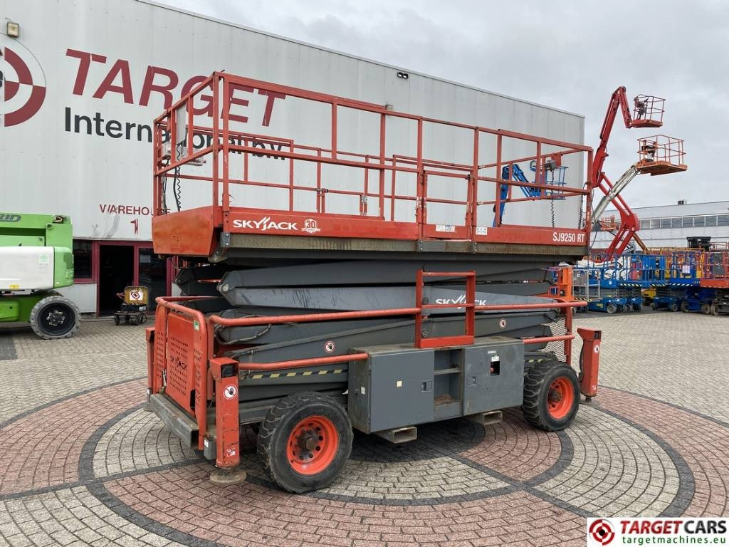 SkyJack SJ9250RT Diesel 4x4 Scissor Work Lift 1720cm  - Sakselift: billede 1 SkyJack SJ9250RT Diesel 4x4 Scissor Work Lift 1720cm  - Sakselift: billede 1