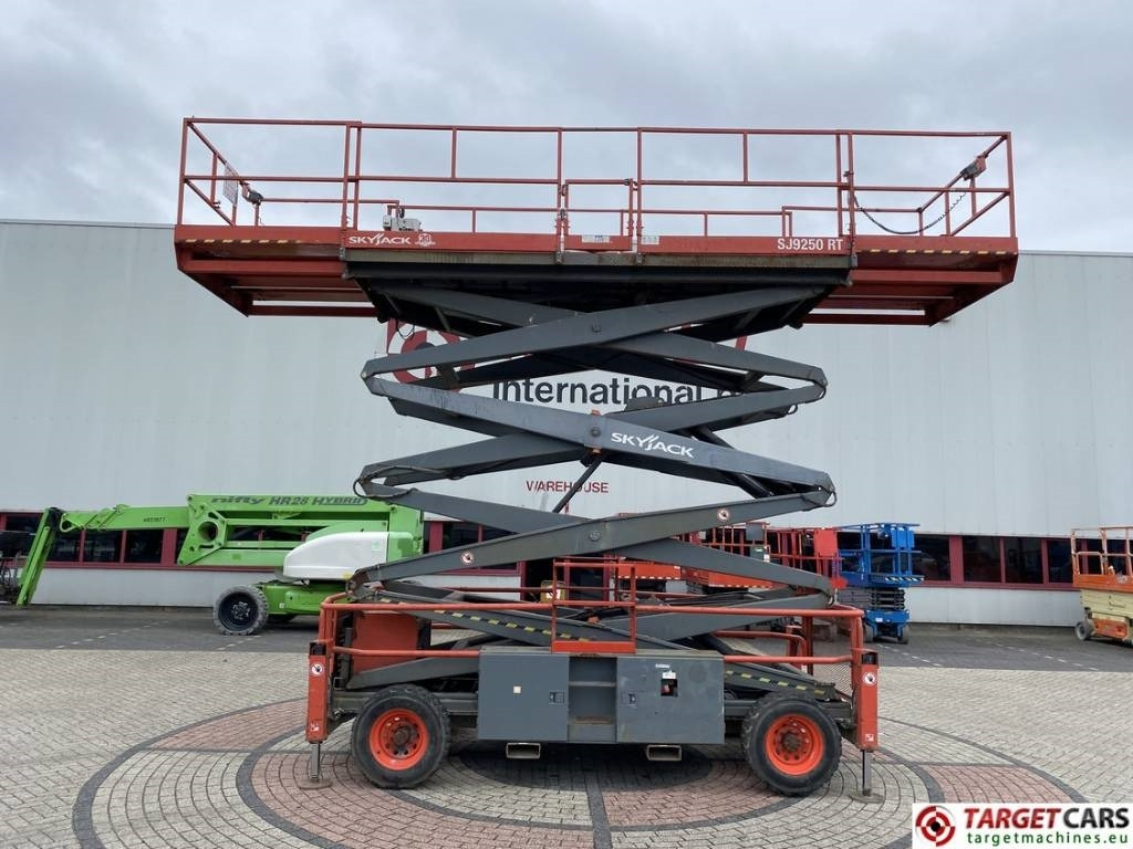 SkyJack SJ9250RT Diesel 4x4 Scissor Work Lift 1720cm  - Sakselift: billede 5 SkyJack SJ9250RT Diesel 4x4 Scissor Work Lift 1720cm  - Sakselift: billede 5