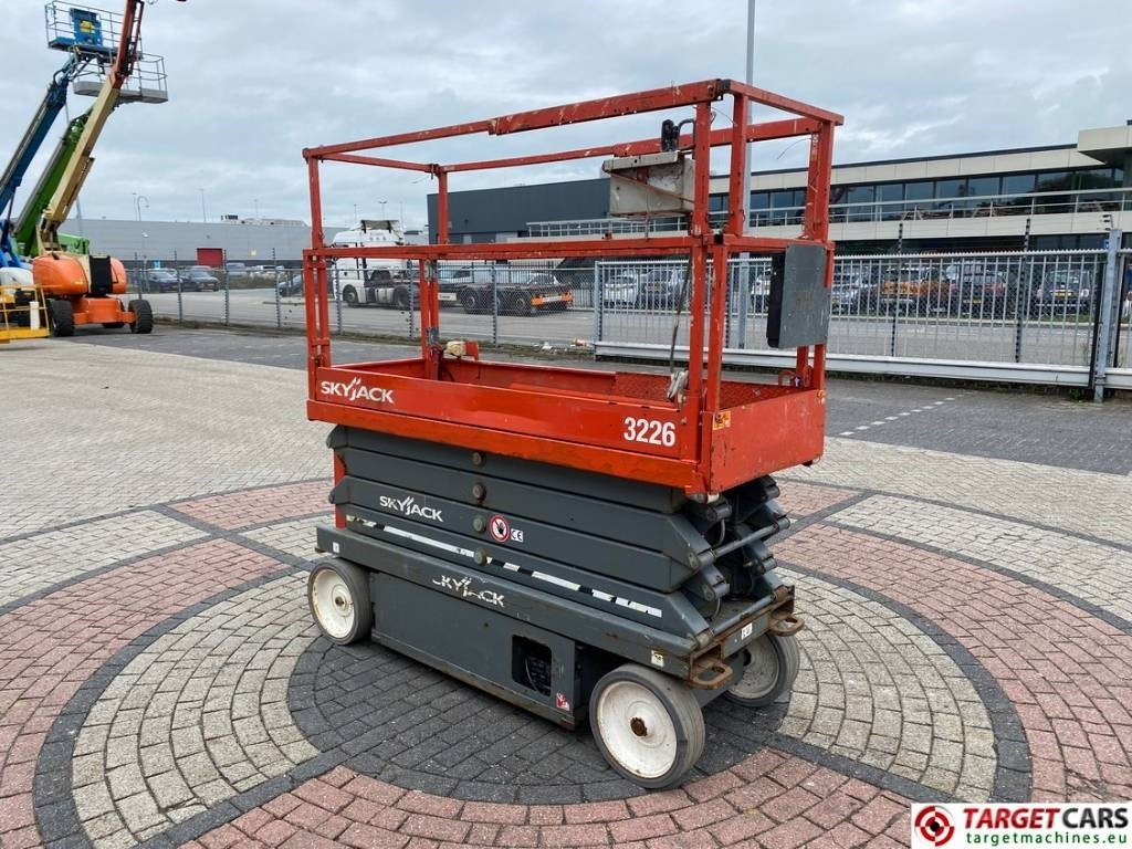SkyJack SJIII-3226 Electric 3226 Scissor Work Lift 990cm  - Sakselift: billede 2 SkyJack SJIII-3226 Electric 3226 Scissor Work Lift 990cm  - Sakselift: billede 2