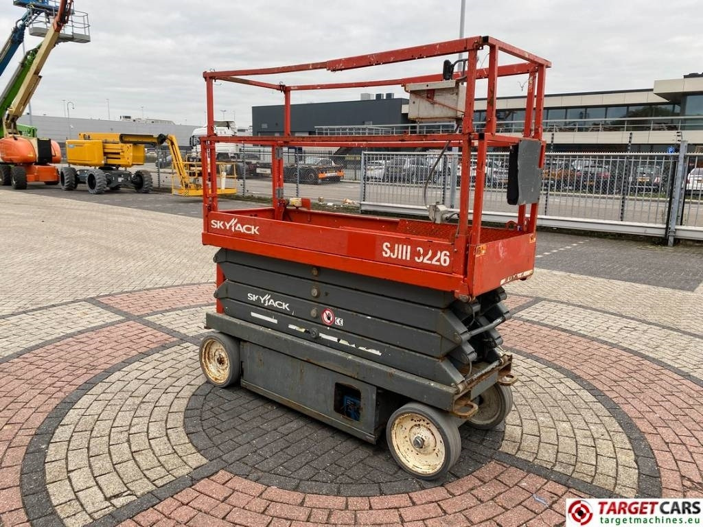 SkyJack SJIII-3226 Electric 3226 Scissor Work Lift 990cm  - Sakselift: billede 2 SkyJack SJIII-3226 Electric 3226 Scissor Work Lift 990cm  - Sakselift: billede 2