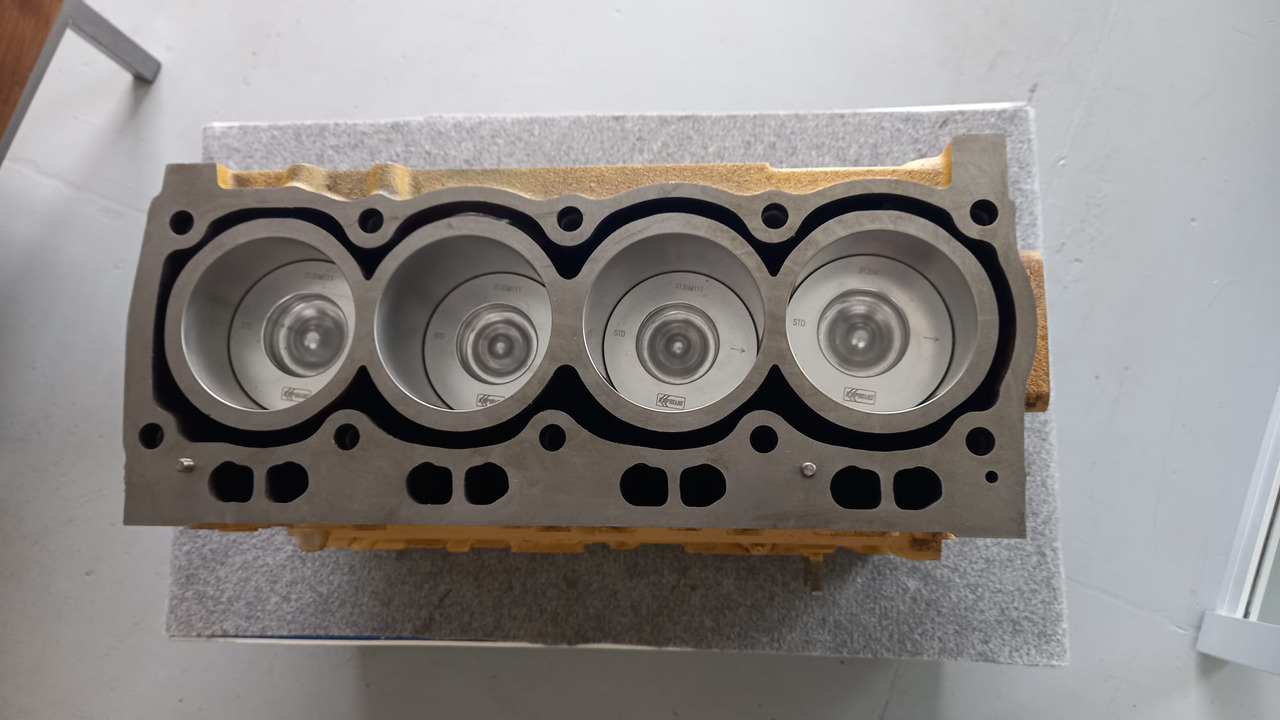 Caterpillar 3054C Short Block revisionato per CAT 3054C e C4.4 - Motor blok for Entreprenørmaskin: billede 2 Caterpillar 3054C Short Block revisionato per CAT 3054C e C4.4 - Motor blok for Entreprenørmaskin: billede 2