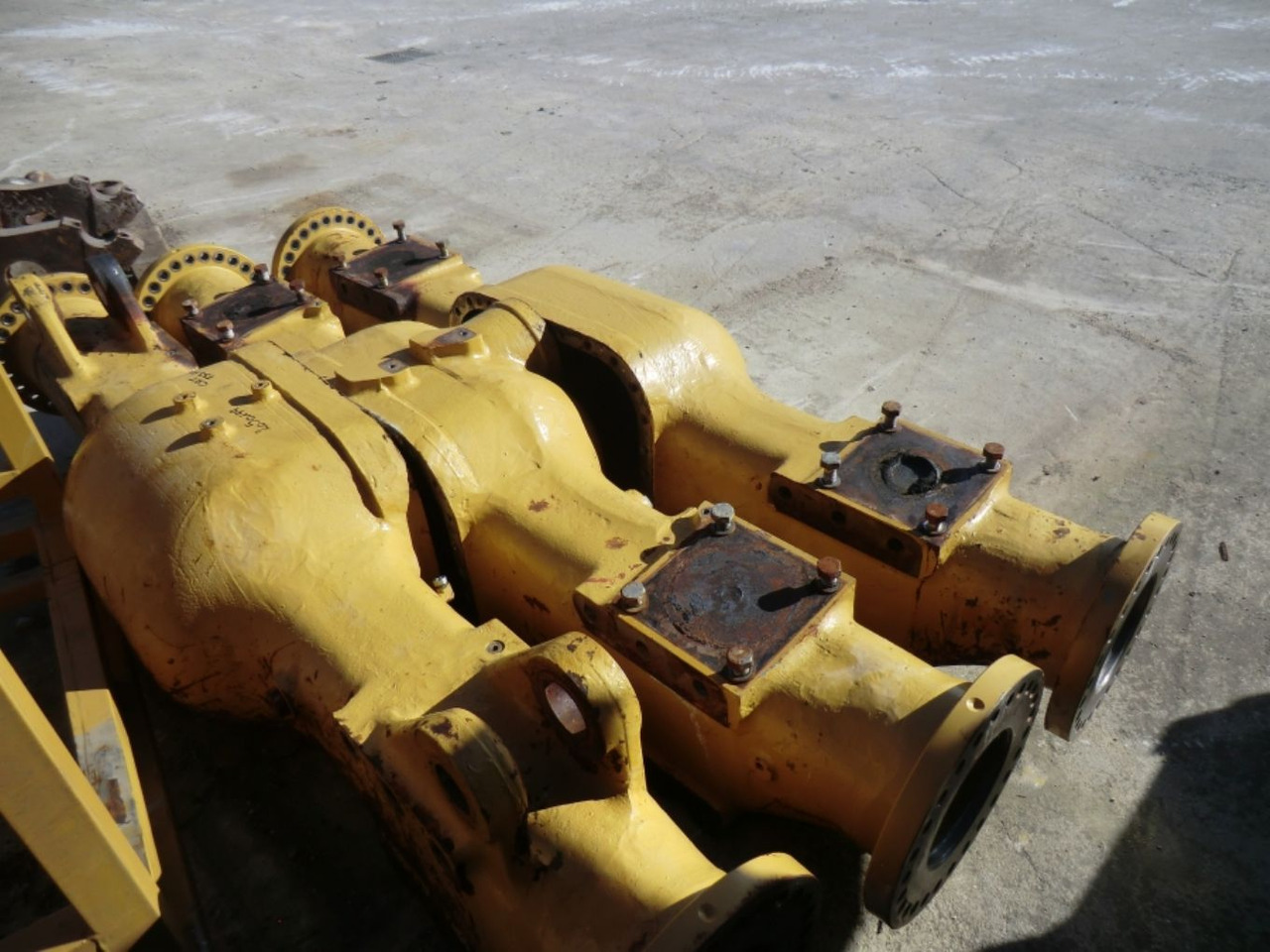 Caterpillar 735 ALLOGGIAMENTO ASSALE CENTRALE - Aksel og reservedele for Entreprenørmaskin: billede 3 Caterpillar 735 ALLOGGIAMENTO ASSALE CENTRALE - Aksel og reservedele for Entreprenørmaskin: billede 3