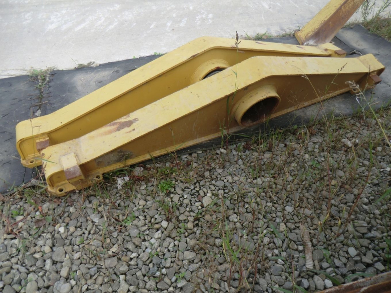 Caterpillar 735 Braccetto sinistro di collegamento assale centrale e posteriore. (ARM AS LH) - Aksel og reservedele for Entreprenørmaskin: billede 1 Caterpillar 735 Braccetto sinistro di collegamento assale centrale e posteriore. (ARM AS LH) - Aksel og reservedele for Entreprenørmaskin: billede 1