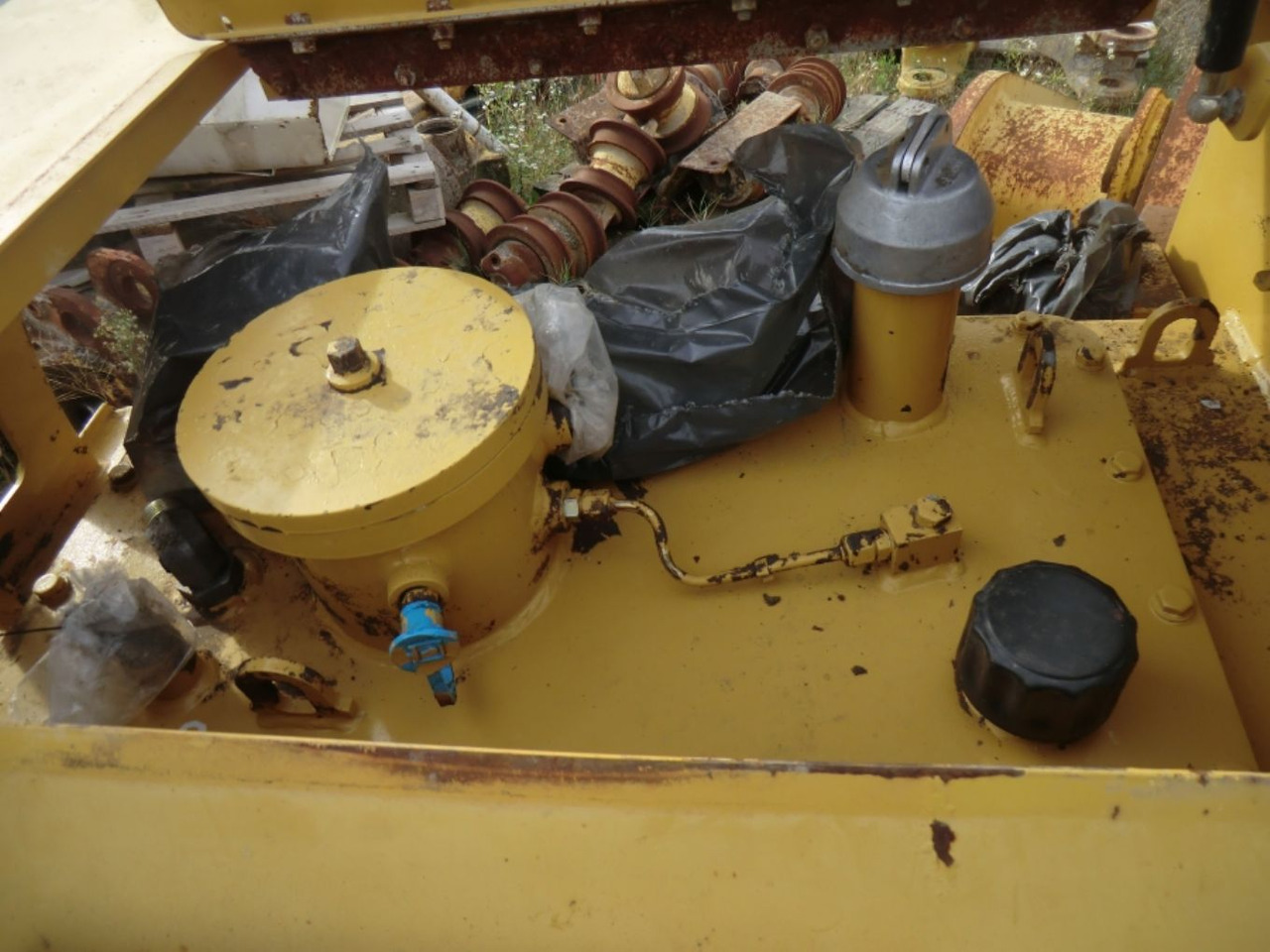 Caterpillar 735 Serbatotio olio idraulico, completo di porta batterie, quadro elettrico. - Hydraulisk tank for Entreprenørmaskin: billede 4 Caterpillar 735 Serbatotio olio idraulico, completo di porta batterie, quadro elettrico. - Hydraulisk tank for Entreprenørmaskin: billede 4