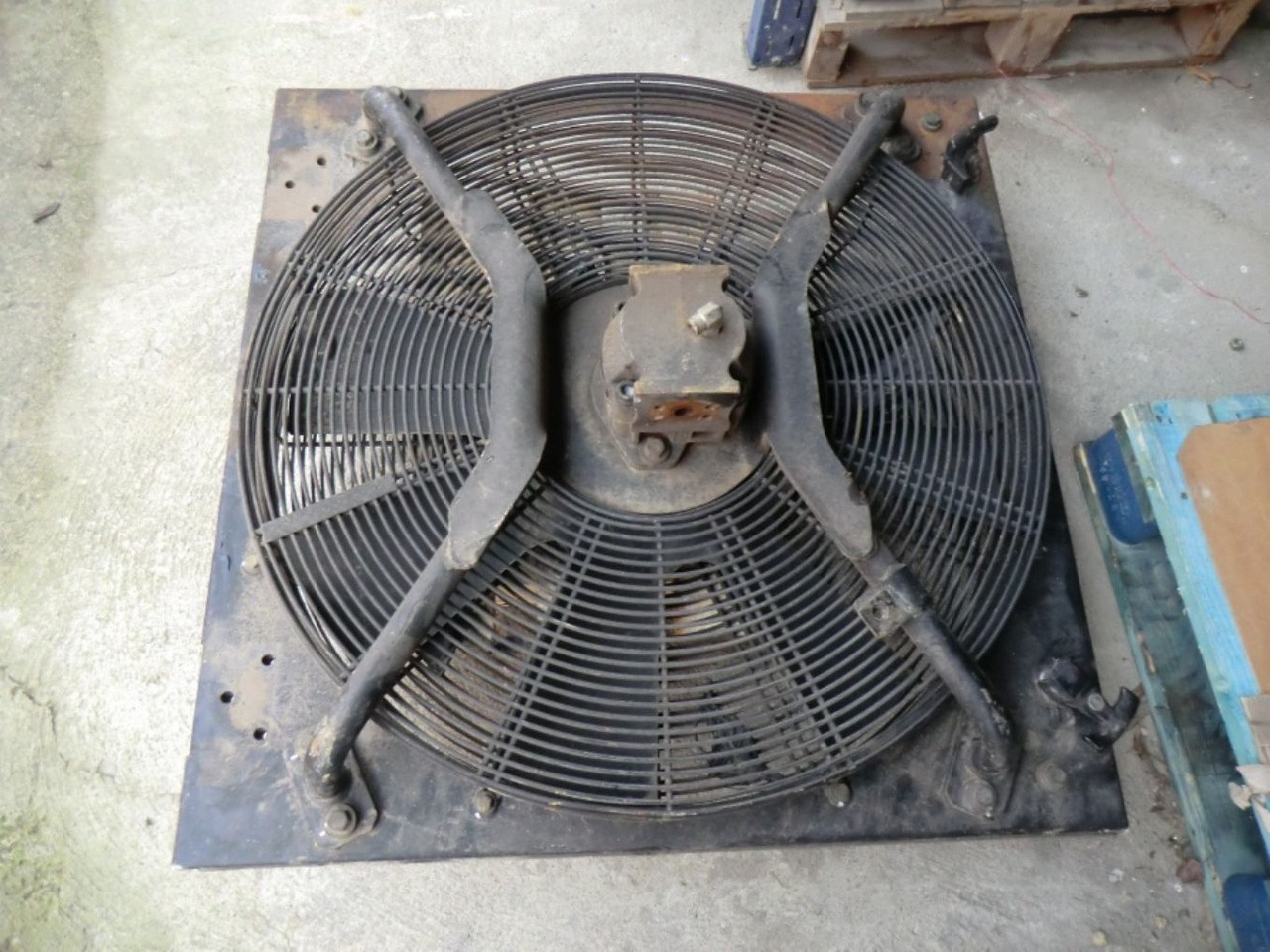 Caterpillar 963D GRIGLIA CON VENTOLA COMPLETA DI POMPA VENTOLA - Ventilator for Entreprenørmaskin: billede 1 Caterpillar 963D GRIGLIA CON VENTOLA COMPLETA DI POMPA VENTOLA - Ventilator for Entreprenørmaskin: billede 1