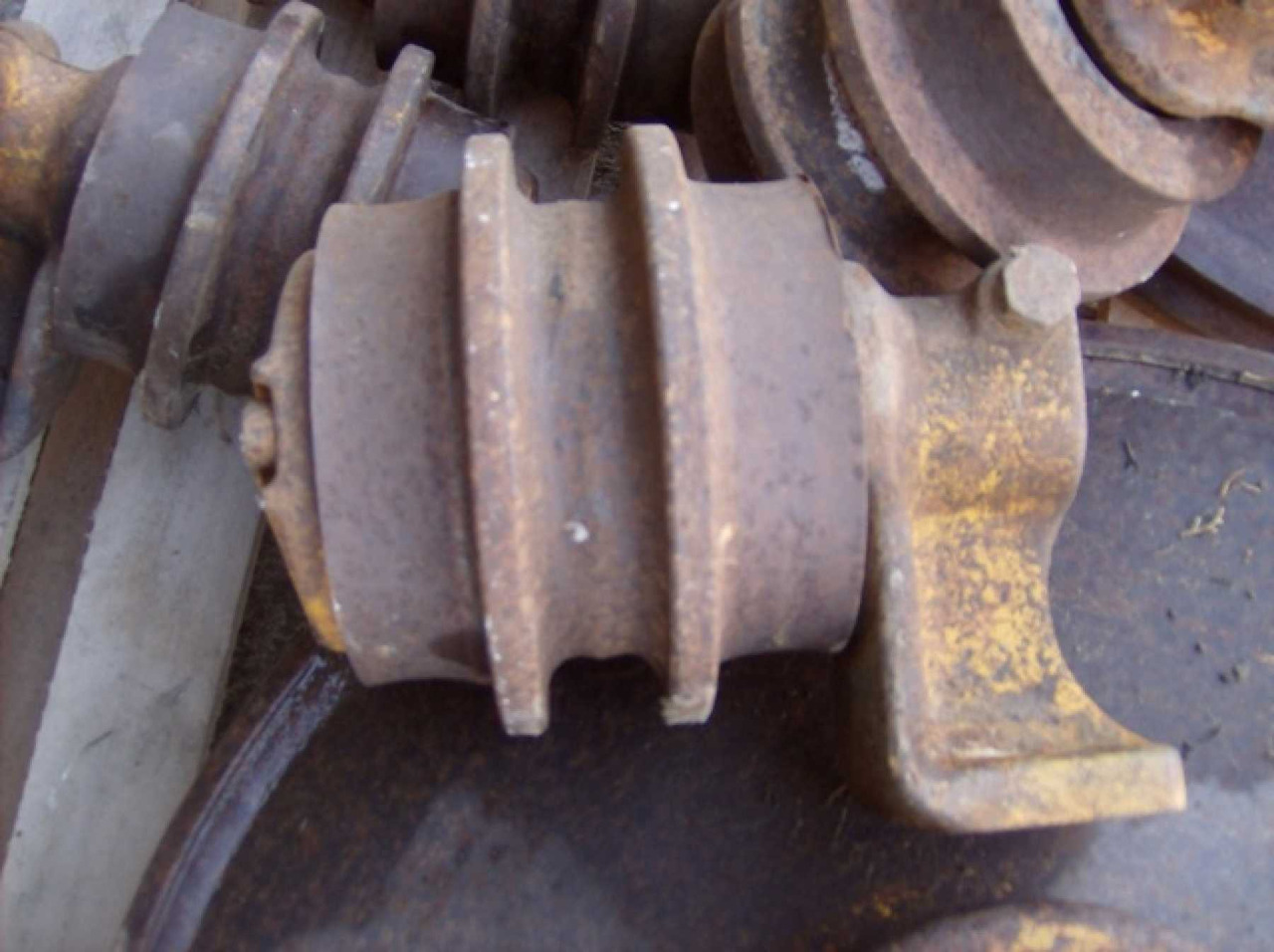 FIAT ALLIS FL8 2 RULLI SUPERIORI - Larvebånd - Rulle for Entreprenørmaskin: billede 1 FIAT ALLIS FL8 2 RULLI SUPERIORI - Larvebånd - Rulle for Entreprenørmaskin: billede 1