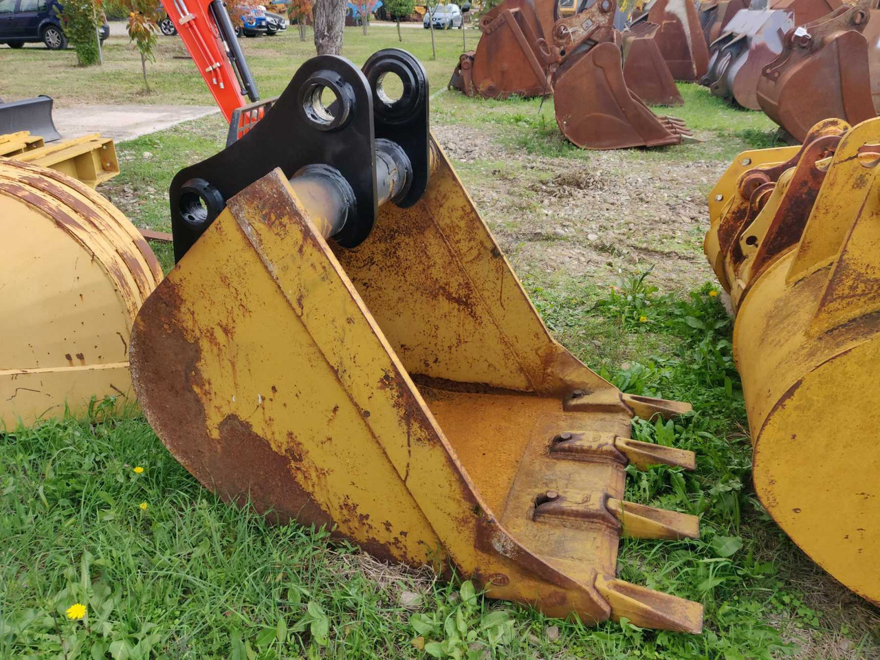 Varie 1000 MM benna da 1000 mm con denti. Attacco adattabile CAT 323B e VOLVO EC220 - Skovl til gravemaskine: billede 2 Varie 1000 MM benna da 1000 mm con denti. Attacco adattabile CAT 323B e VOLVO EC220 - Skovl til gravemaskine: billede 2