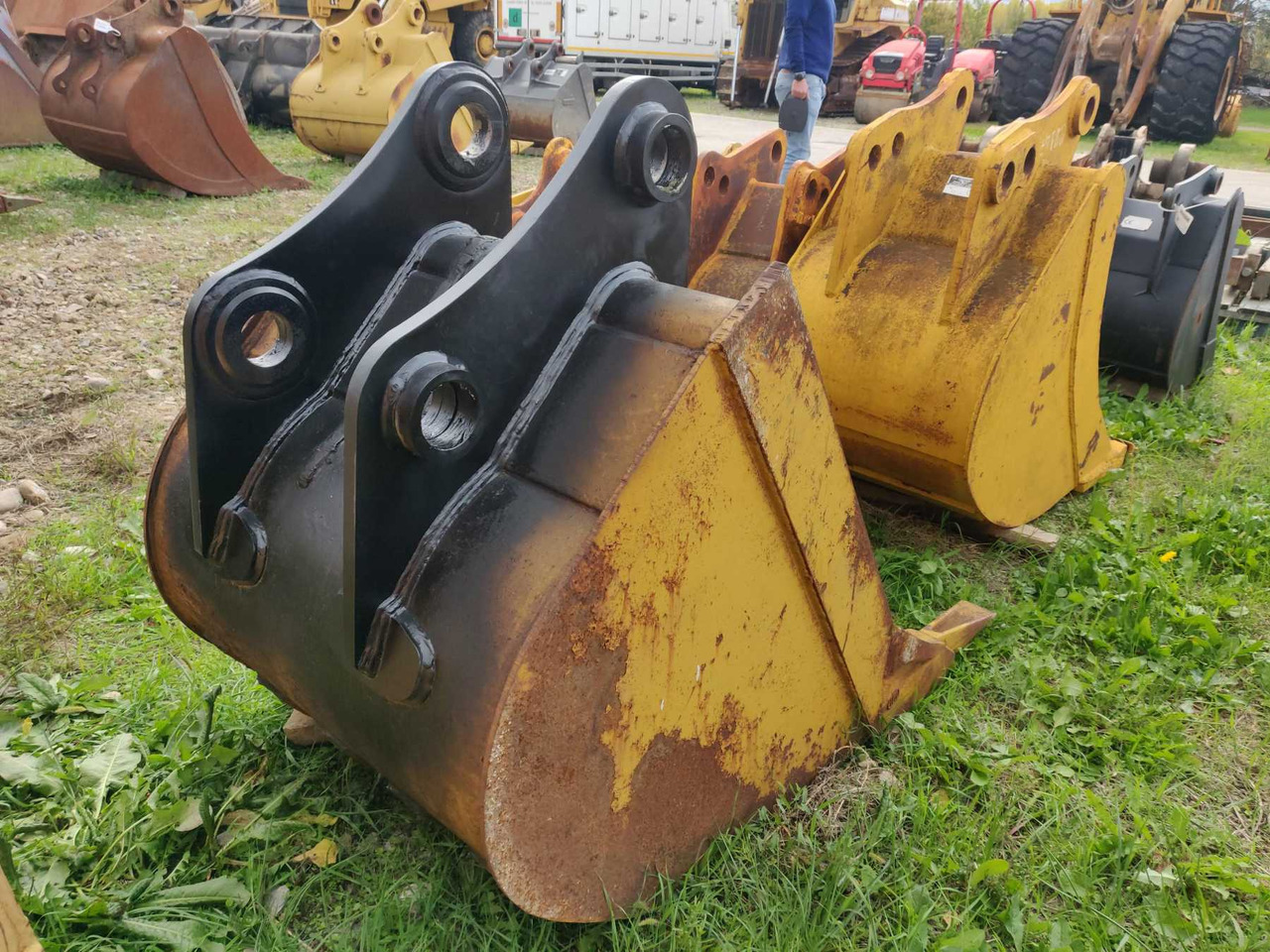 Varie 1000 MM benna da 1000 mm con denti. Attacco adattabile CAT 323B e VOLVO EC220 - Skovl til gravemaskine: billede 4 Varie 1000 MM benna da 1000 mm con denti. Attacco adattabile CAT 323B e VOLVO EC220 - Skovl til gravemaskine: billede 4