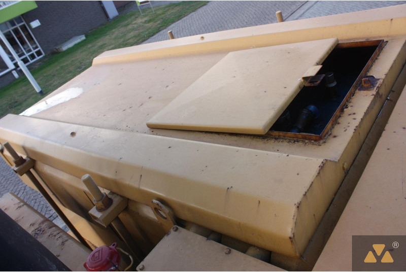 Tankbil til transportering brandstof Caterpillar D6E Fuel tanker: billede 18 Tankbil til transportering brandstof Caterpillar D6E Fuel tanker: billede 18