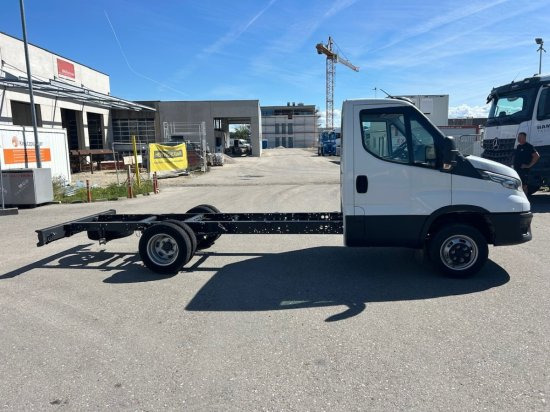 Iveco Daily 40 - 180 Fahrgestell, E6 Ohne Motor/Ohne Getriebe 2 Stück verfügbar - Lastbil chassis: billede 4 Iveco Daily 40 - 180 Fahrgestell, E6 Ohne Motor/Ohne Getriebe 2 Stück verfügbar - Lastbil chassis: billede 4