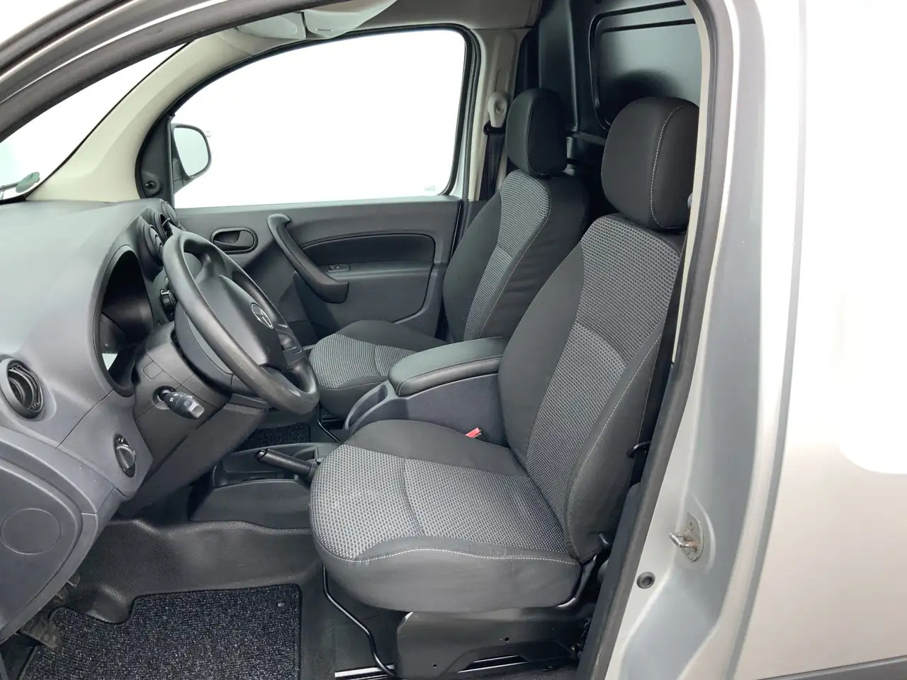Mercedes-Benz Citan 109 CDI BlueEFFICIENCY Business Ambition Airco Tre - Små varebil: billede 4 Mercedes-Benz Citan 109 CDI BlueEFFICIENCY Business Ambition Airco Tre - Små varebil: billede 4