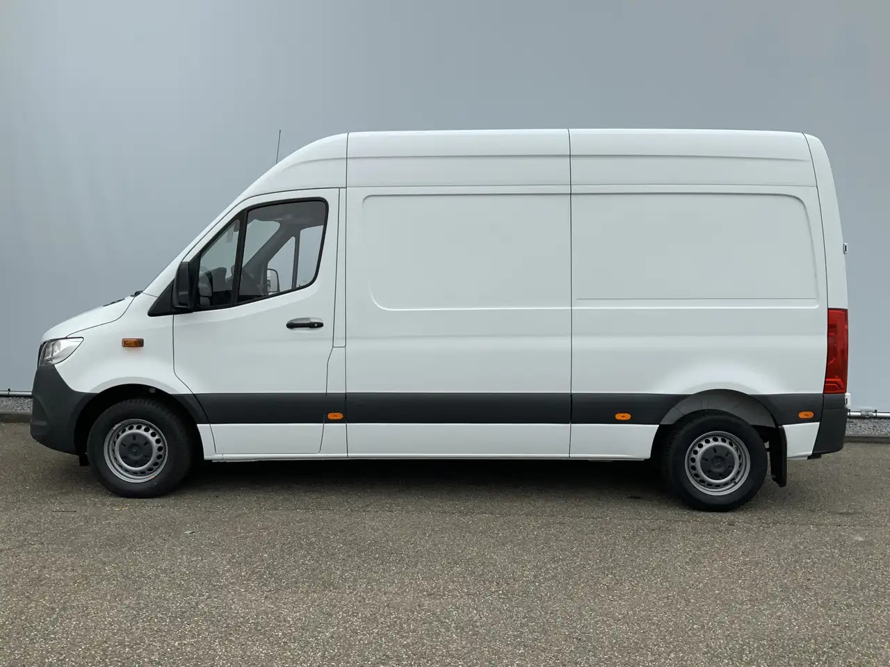 Mercedes-Benz Sprinter 314 2.2 CDI L2H2 Airco Camera Navi 3 Zits MBUX Sch - Varevogn: billede 3 Mercedes-Benz Sprinter 314 2.2 CDI L2H2 Airco Camera Navi 3 Zits MBUX Sch - Varevogn: billede 3