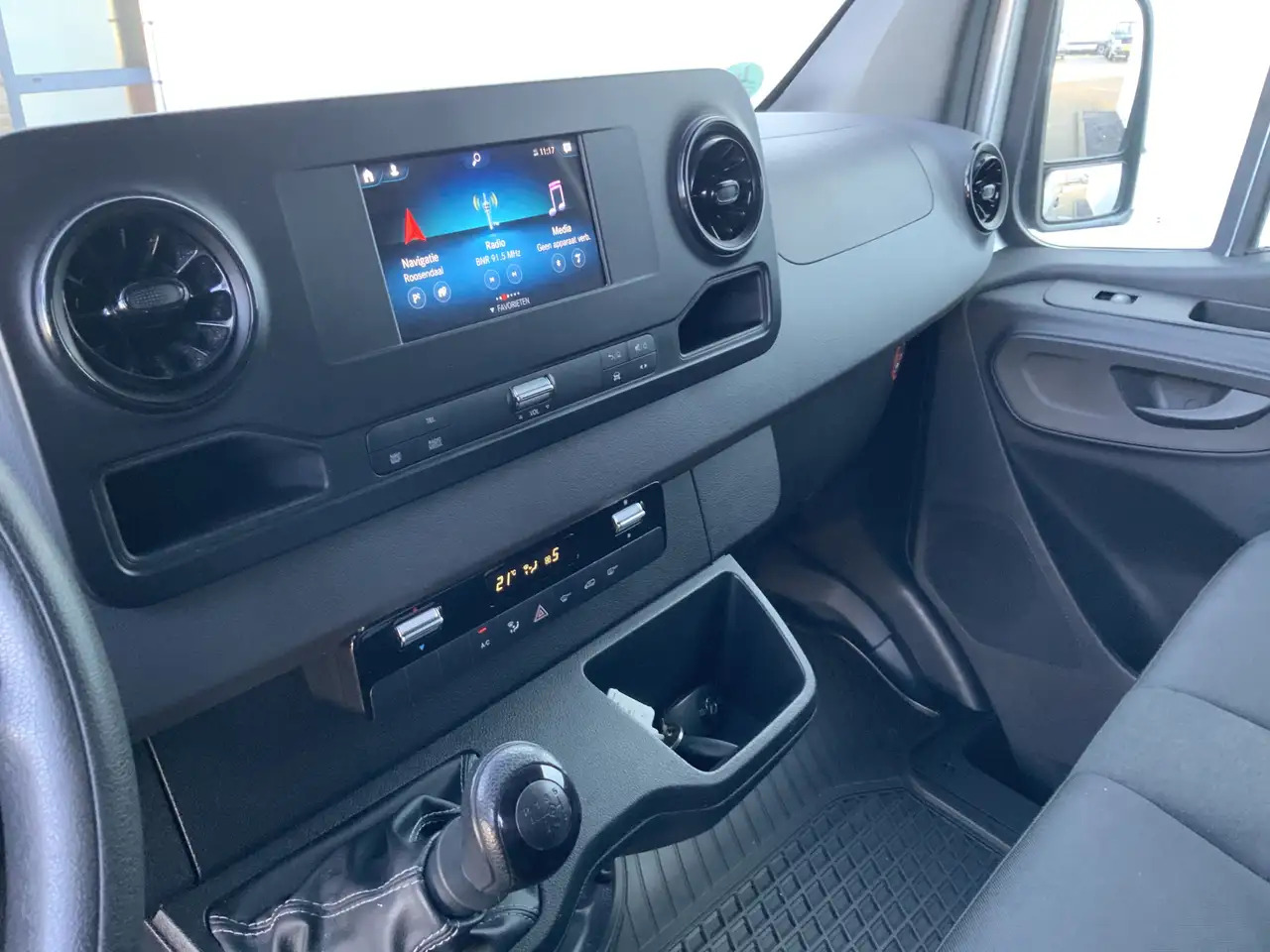 Leje en Mercedes-Benz Sprinter 314 2.2 CDI L2H2 Airco Cruise 3 Zits Trekhaak 2000 Mercedes-Benz Sprinter 314 2.2 CDI L2H2 Airco Cruise 3 Zits Trekhaak 2000: billede 7