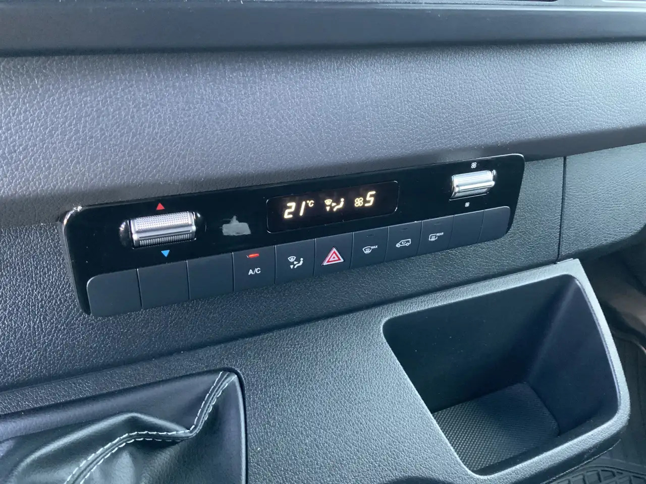 Leje en Mercedes-Benz Sprinter 314 2.2 CDI L2H2 Airco Cruise 3 Zits Trekhaak 2000 Mercedes-Benz Sprinter 314 2.2 CDI L2H2 Airco Cruise 3 Zits Trekhaak 2000: billede 11