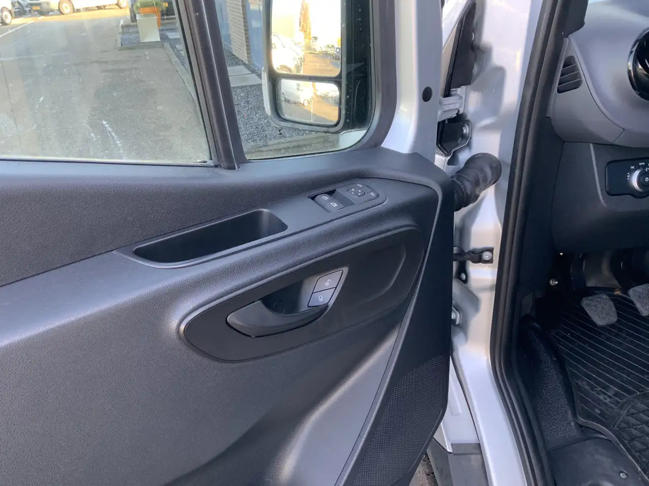 Leje en Mercedes-Benz Sprinter 314 2.2 CDI L2H2 Airco Cruise 3 Zits Trekhaak 2000 Mercedes-Benz Sprinter 314 2.2 CDI L2H2 Airco Cruise 3 Zits Trekhaak 2000: billede 9