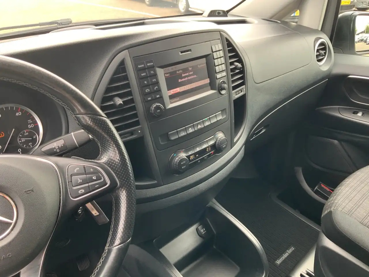 Leje en Mercedes-Benz Vito 119 CDI Lang Automaat Airco Cruise Trekhaak 2500 k Mercedes-Benz Vito 119 CDI Lang Automaat Airco Cruise Trekhaak 2500 k: billede 10 Leje en Mercedes-Benz Vito 119 CDI Lang Automaat Airco Cruise Trekhaak 2500 k Mercedes-Benz Vito 119 CDI Lang Automaat Airco Cruise Trekhaak 2500 k: billede 10