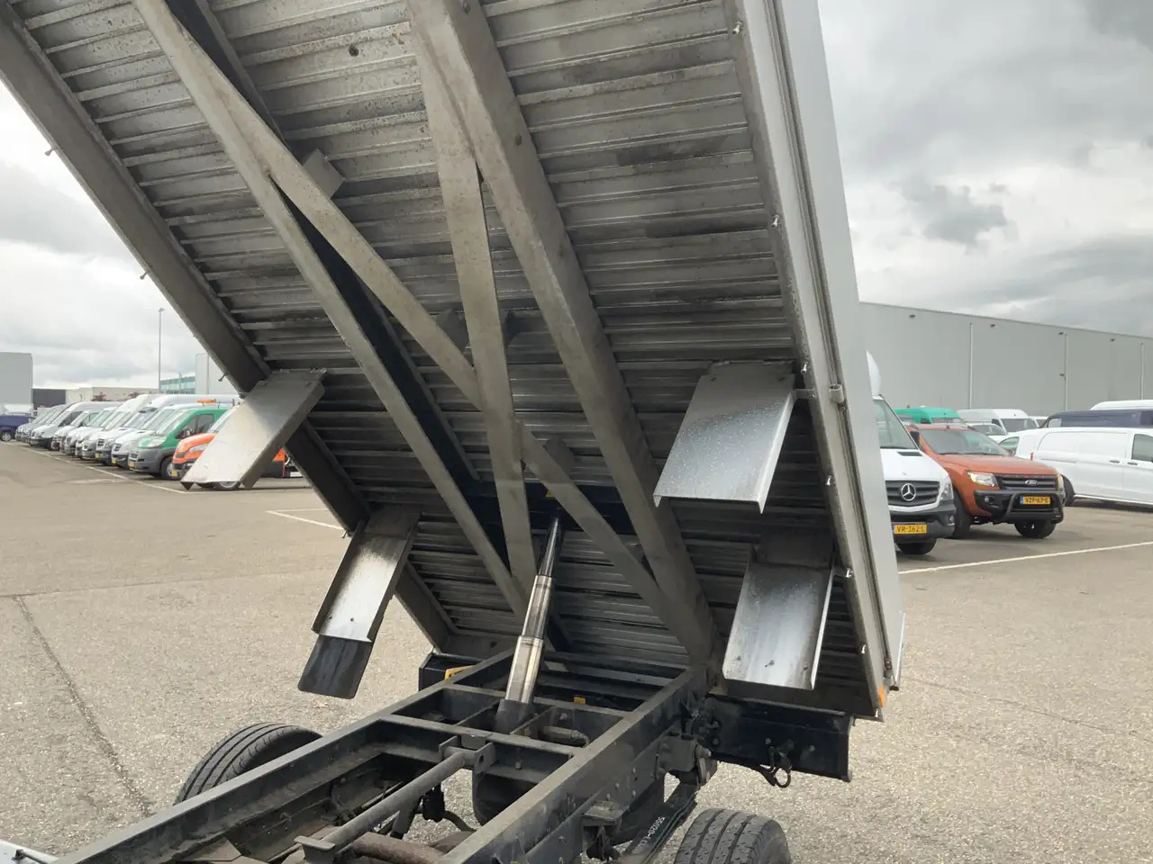 Nissan NT400 32.12 2.5 dCi 250 Kipper Trekhaak 2000 kg 3 - Ladbil med tip: billede 5 Nissan NT400 32.12 2.5 dCi 250 Kipper Trekhaak 2000 kg 3 - Ladbil med tip: billede 5